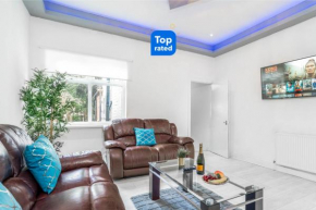 HAUS Modern 5 Bedroom Townhouse l Parking l Terrace l Near Birmingham Centre l Contractors